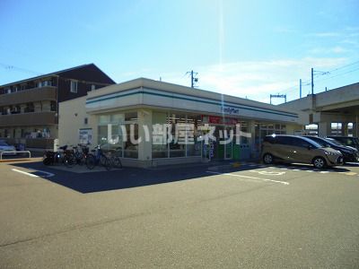 コンビニ　ファミリーマート 奈良大森町店（コンビニ）まで557m