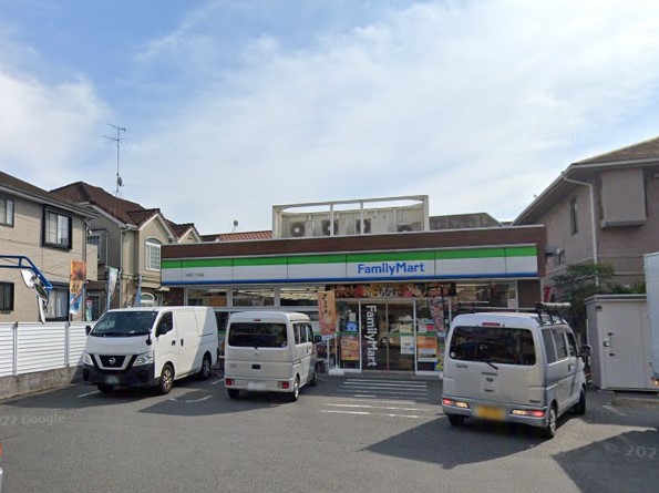 コンビニ　ファミリーマート（コンビニ）まで424m