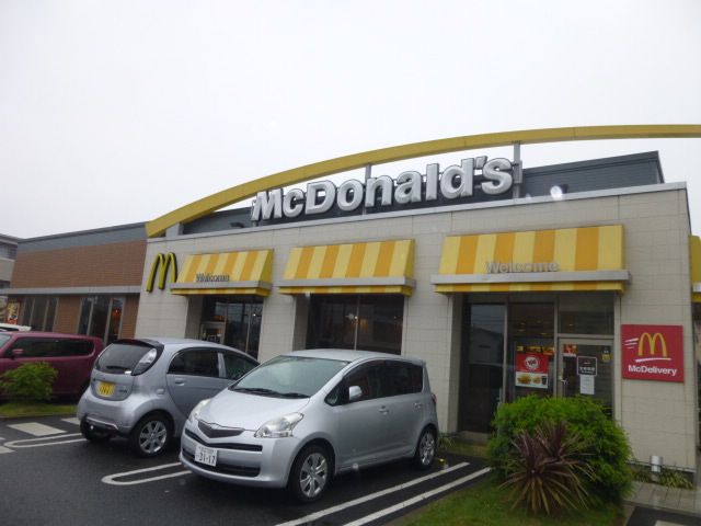 飲食店　マクドナルド足立六町店（飲食店）まで694m