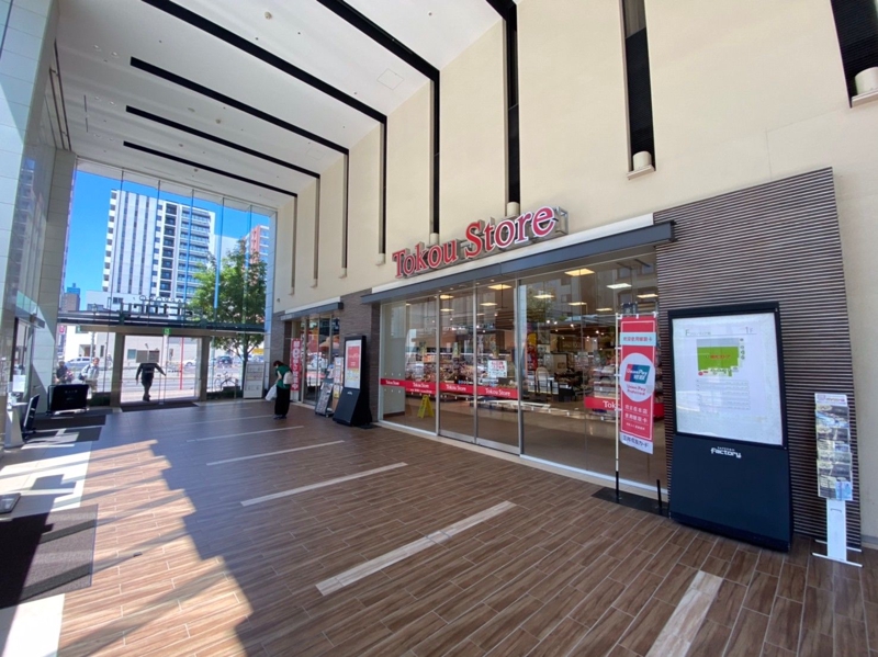 スーパー　東光ストアサッポロファクトリー店（スーパー）まで352m