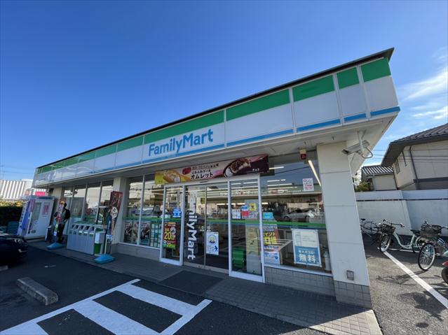 コンビニ　ファミリーマート大宮上小町店（コンビニ）まで302m