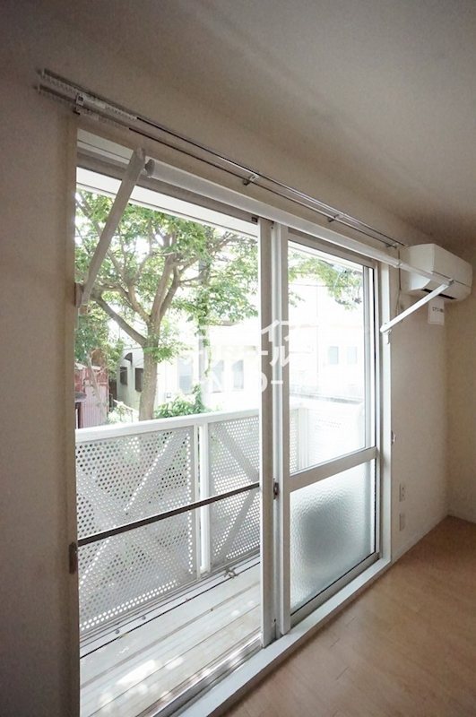 その他設備　雨の日にも安心してお洗濯ができる室内物干し付☆