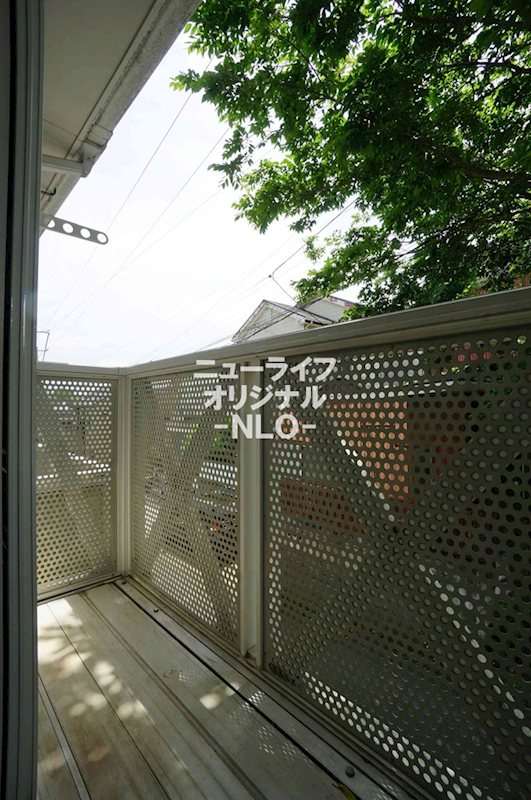 バルコニー　日中に日が差し込む南向きのバルコニー☆