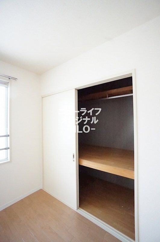収納　ハンガーパイプも付いているのでお洋服の収納に便利です☆