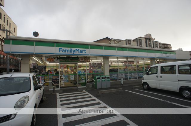 コンビニ　ファミリーマート（コンビニ）まで562m