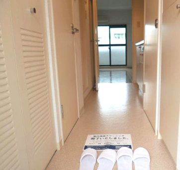 玄関　※同型タイプの為、現状を優先いたします