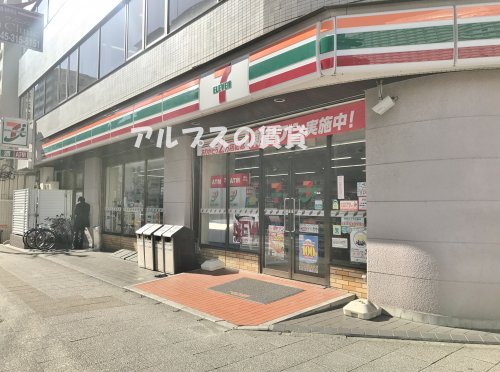 コンビニ　セブンイレブン伊勢佐木長者町駅前店（コンビニ）まで54m
