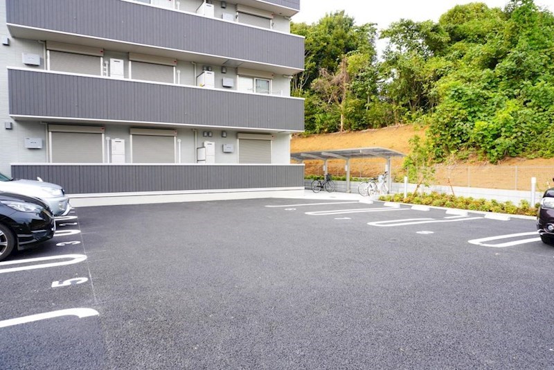 駐車場　敷地内駐車場（空き要確認）
