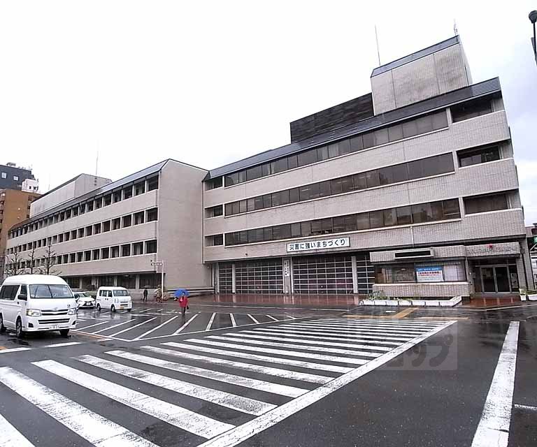 役所　京都市中京区役所（役所）まで220m