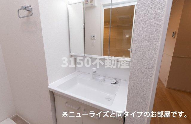 洗面設備　コンパクトで使いやすい洗面所