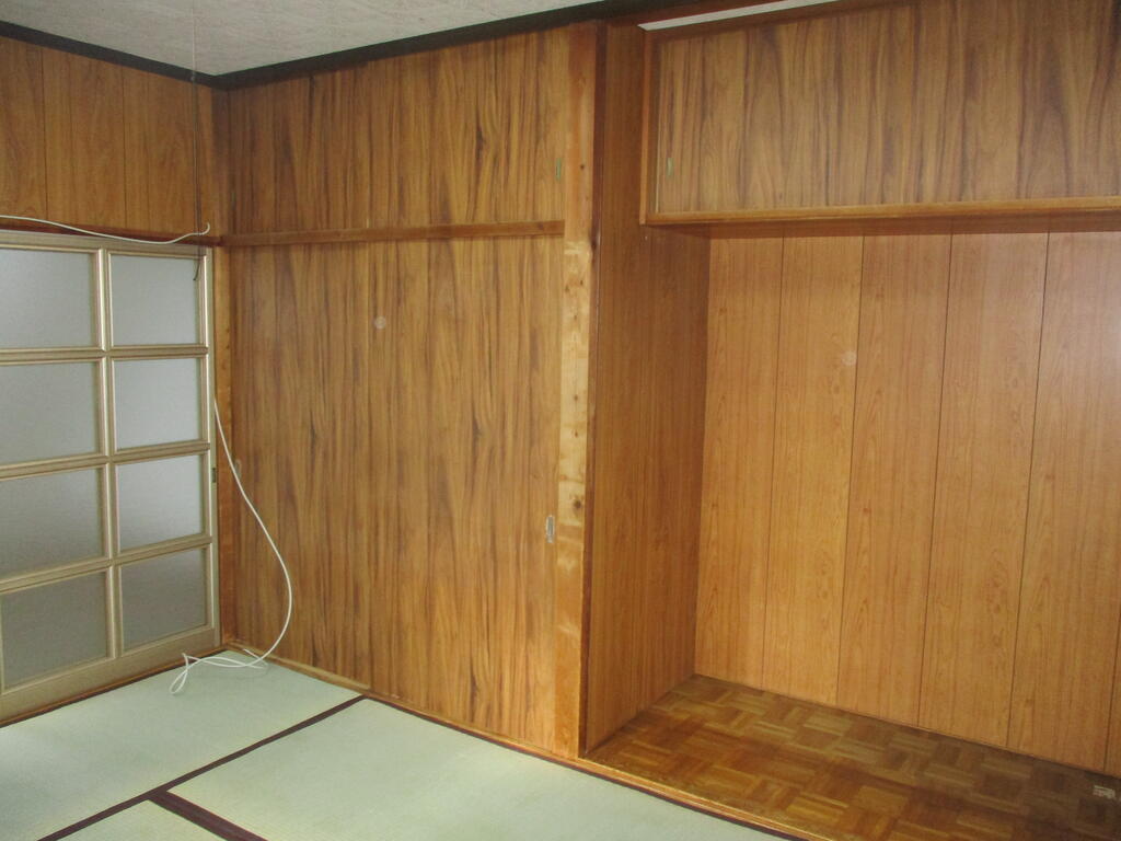荒川2丁目貸家の居間写真