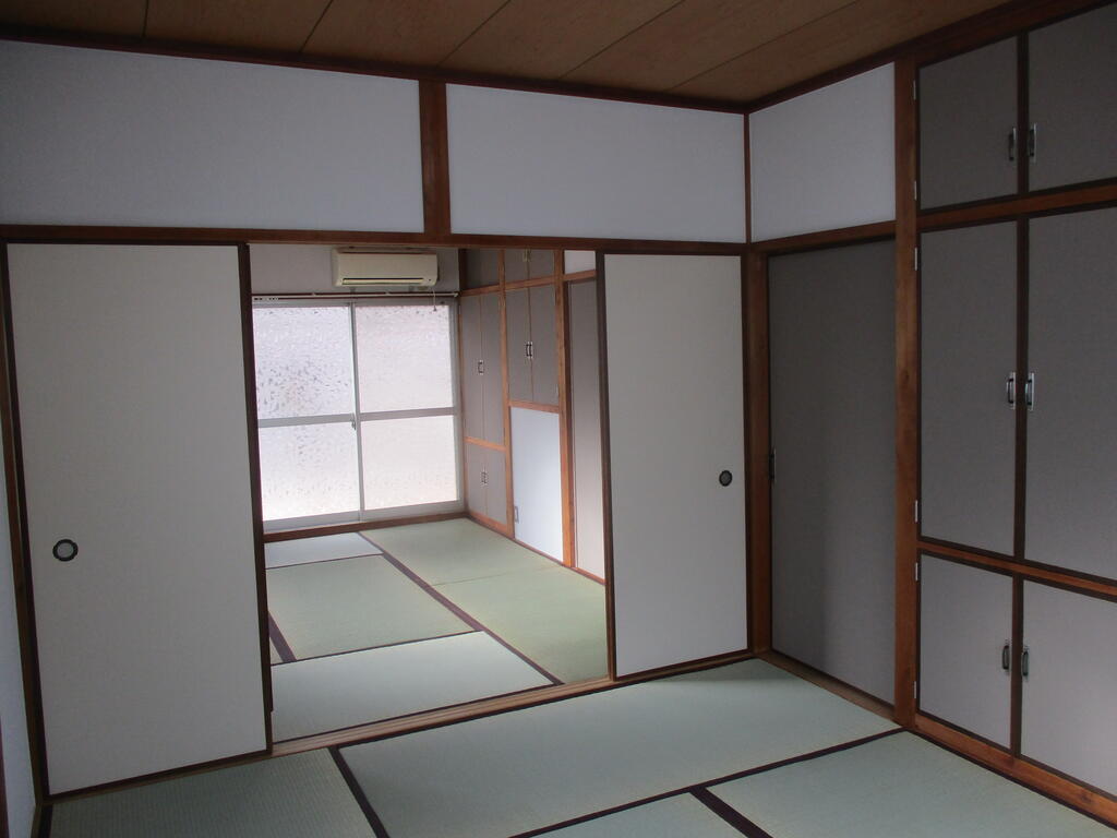 荒川2丁目貸家の居間写真