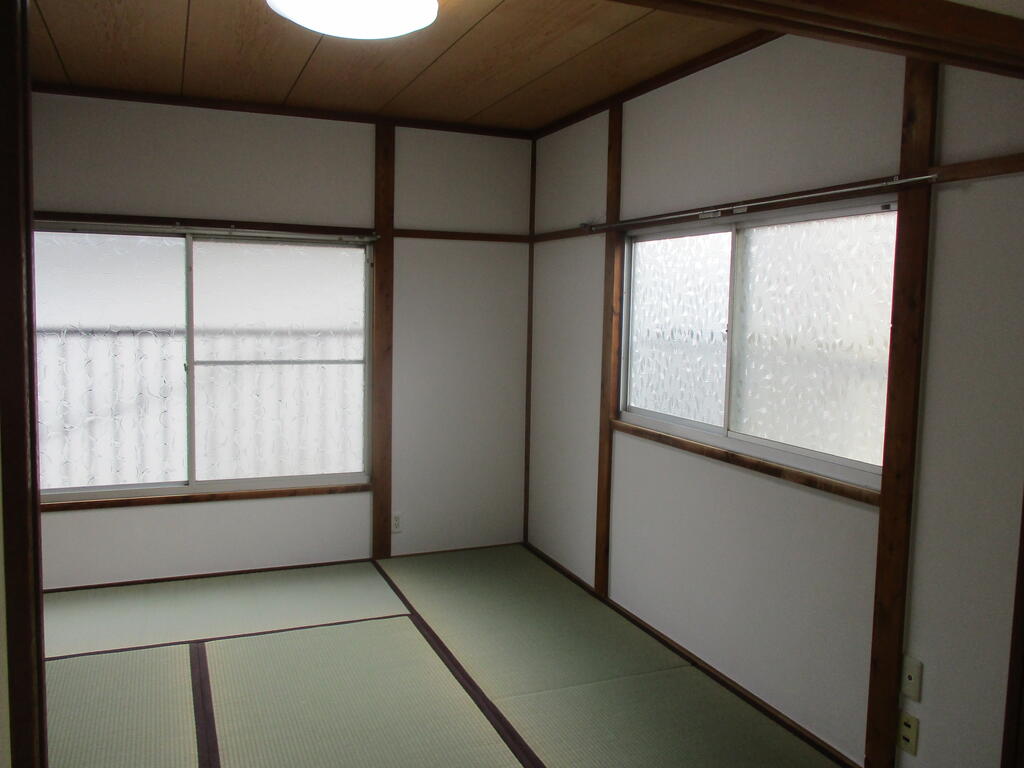 荒川2丁目貸家の居間写真