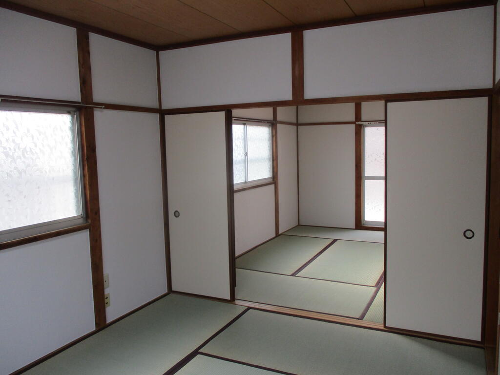 荒川2丁目貸家の居間写真