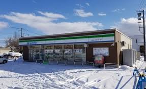 コンビニ　ファミリーマート札幌北41条東13丁目店（コンビニ）まで337m