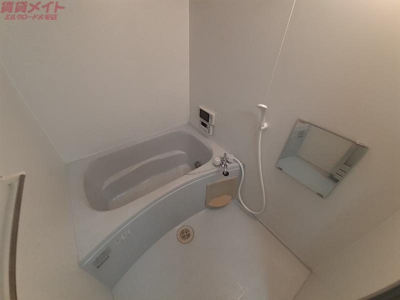 バス・シャワールーム　別部屋反転参考写真です