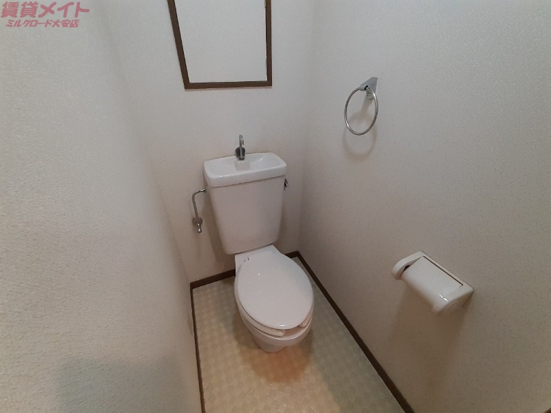 トイレ　別部屋反転参考写真です