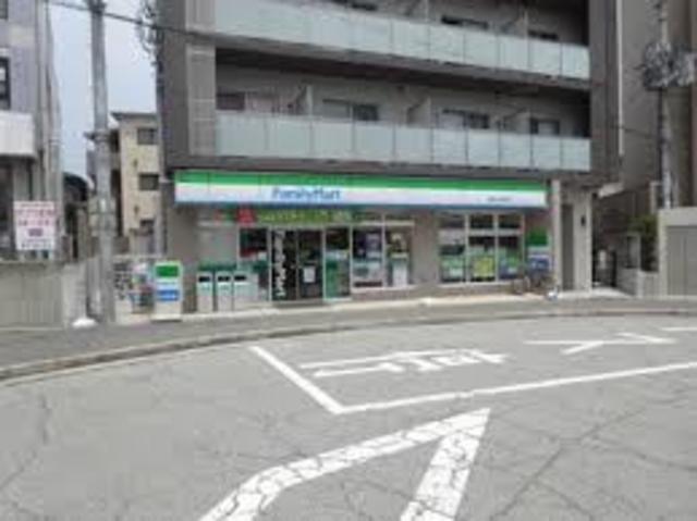 コンビニ　ファミリーマート阪急中山駅前店（コンビニ）まで727m