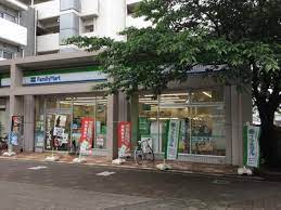 コンビニ　ファミリーマート 朝霞駅東口店（コンビニ）まで302m