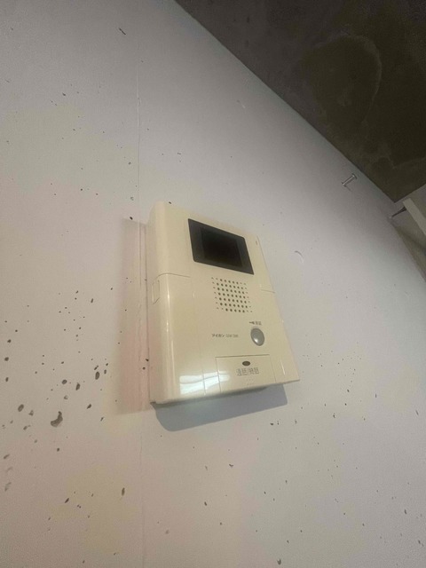 セキュリティ　モニター付きインターホン
