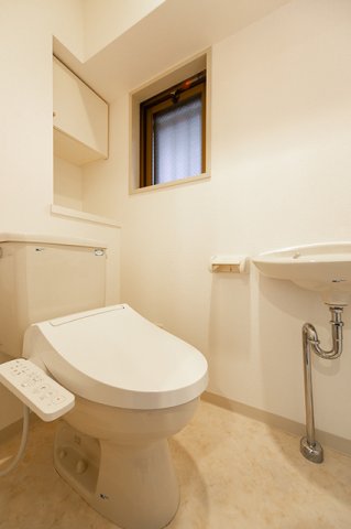 トイレ　※写真は同タイプ住戸です。