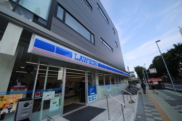 スーパー　ローソン さいたま新都心駅前店（スーパー）まで715m