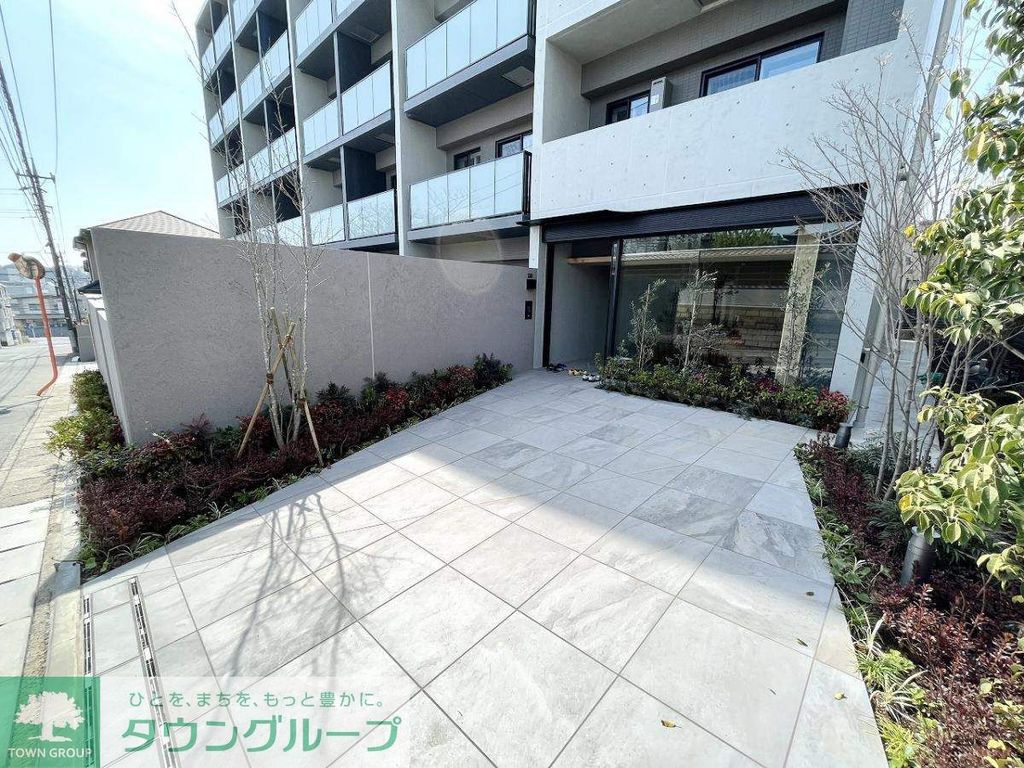 エントランス　庭