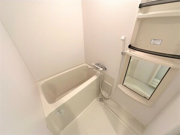 バス・シャワールーム　※写真は同じマンションの違う部屋のものになります。