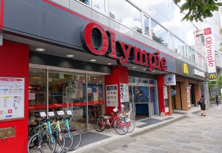 ドラックストア　Olympic青山店（ドラッグストア）まで260m