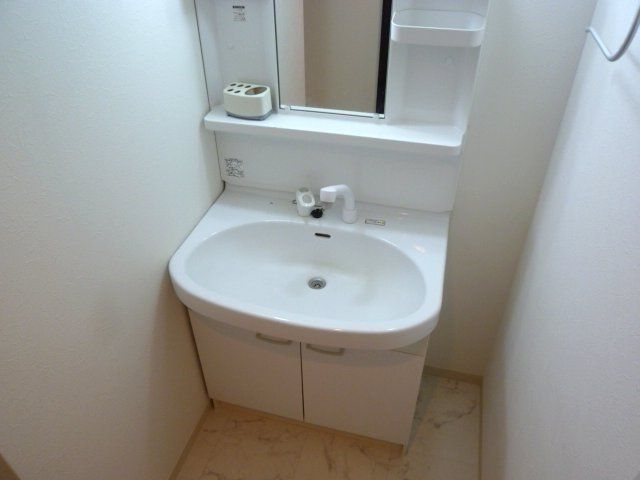 洗面設備　シャンプードレッサーの独立洗面台です。