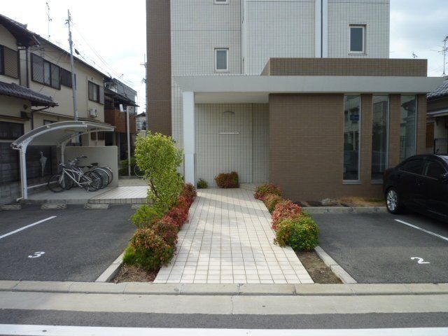 エントランス　おしゃれなエントランス入口です。