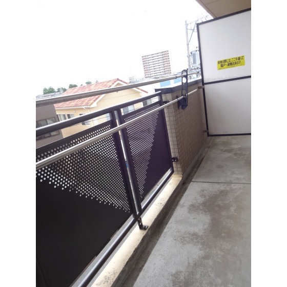 バルコニー　※同タイプの部屋の写真です