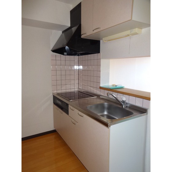 キッチン　※同タイプの部屋の写真です