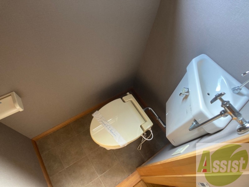 トイレ　こちらはトイレです。清潔感があり、安心して使用できます。
