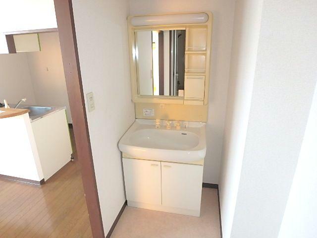 洗面設備　※同間取り別室の写真です