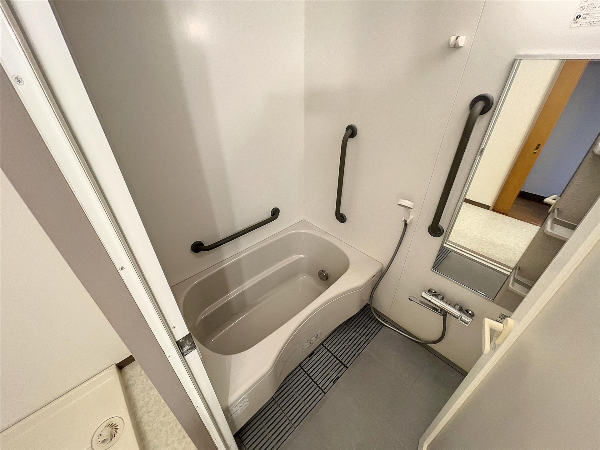バス・シャワールーム　※同建物ほかのお部屋の写真です。
