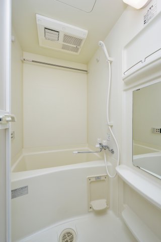 バス・シャワールーム　写真は同タイプの別部屋の写真です。