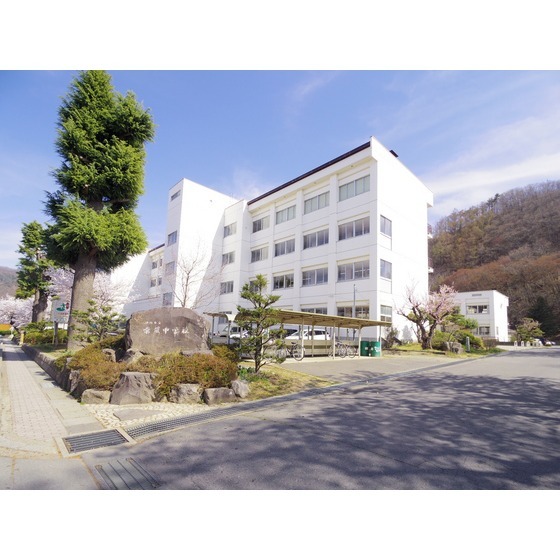 中学校　常盤中学校（中学校）まで960m