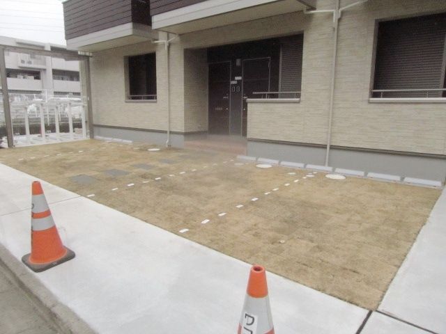 駐車場　★建物前部分に駐車場ございます★空は要確認★