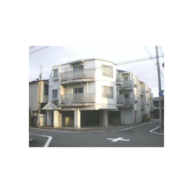 建物外観　鉄筋コンクリート造のがっちりとした建物。