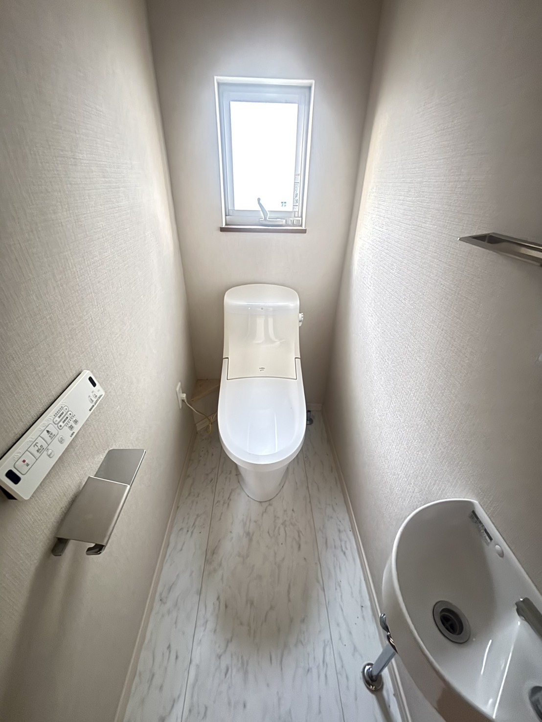 塩屋町6丁目戸建のトイレ写真