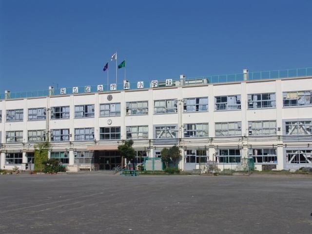 小学校　足立区立伊興小学校（小学校）まで400m