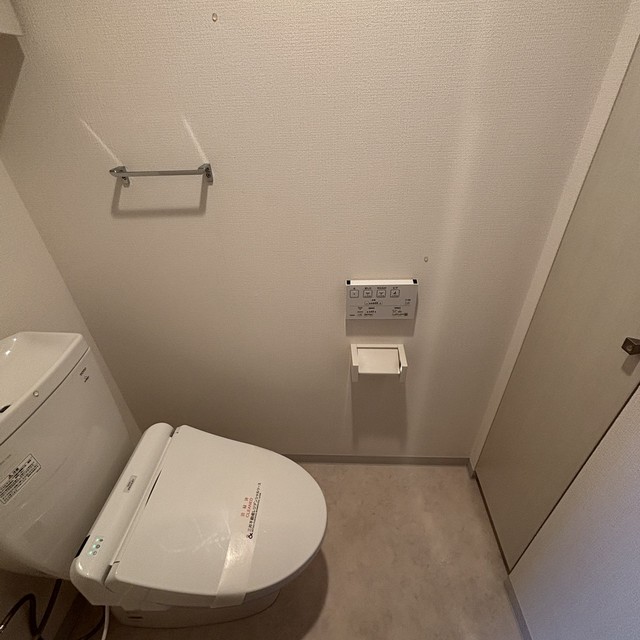 トイレ　※写真は同タイプ住戸です。