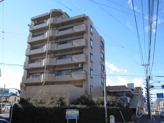 建物外観　東向きは各階の６号室・７号室です！