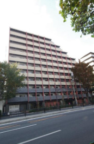 建物外観　鉄筋コンクリート造のがっちりとした建物。