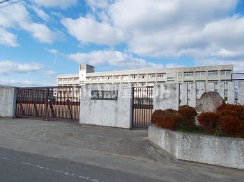 小学校　余部小学校（小学校）まで857m