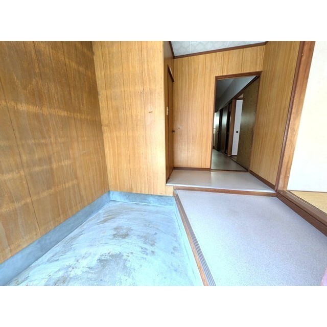 額新保2丁目貸家の玄関写真