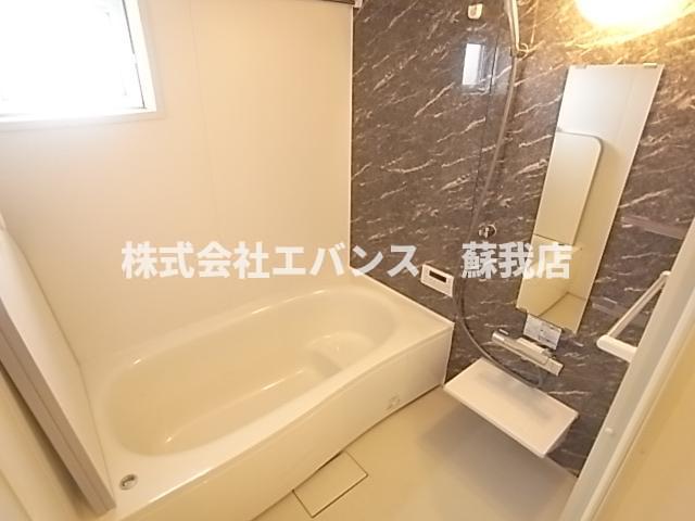 バス・シャワールーム　コンパクトで使いやすいお風呂です