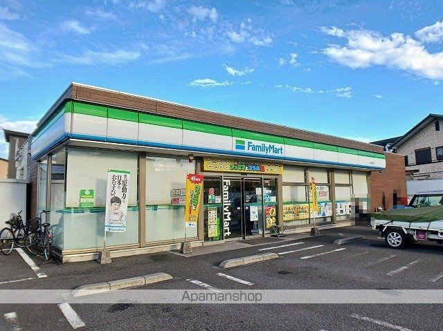 コンビニ　ファミリーマート　六坊北町店（コンビニ）まで1000m