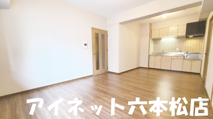 地下鉄七隈線 薬院駅 徒歩6分 10階建 築33年の居間写真